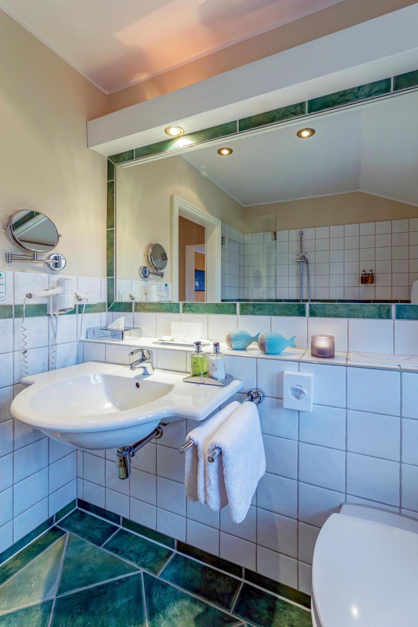 Seehotel Zarrentin Zarrentin am Schaalsee Екстериор снимка