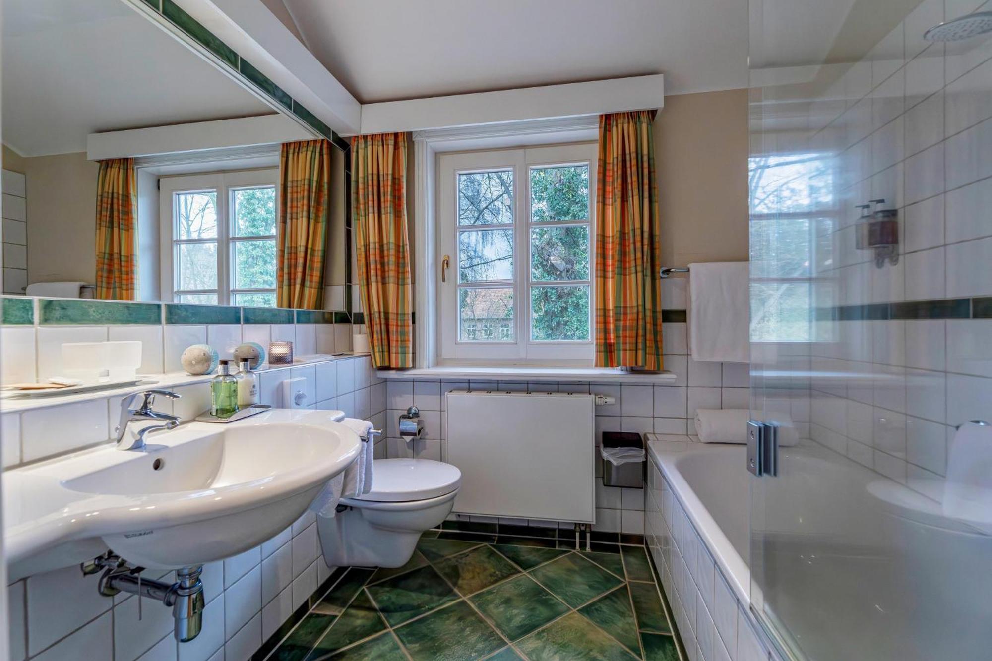Seehotel Zarrentin Zarrentin am Schaalsee Екстериор снимка
