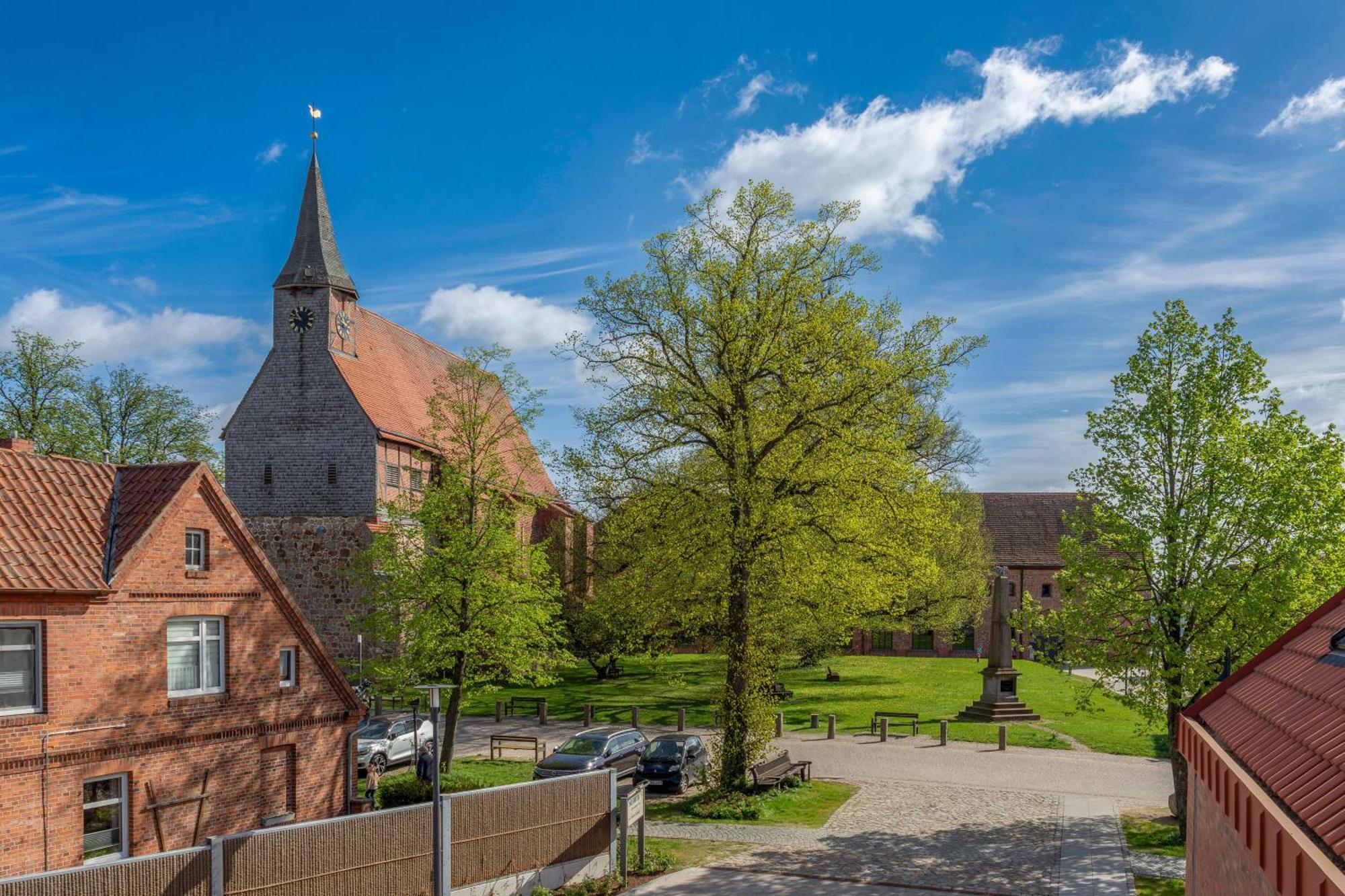 Seehotel Zarrentin Zarrentin am Schaalsee Екстериор снимка